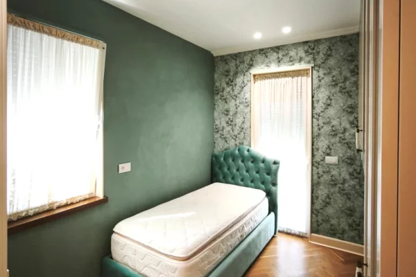 Shtepi me qera Apartament ne Tirane, 2+1, Mobilimi E mobiluar, Pagesa 1,800  Euro.