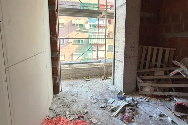 Shtepi ne shitje Apartament ne Tirane, 1+1, Mobilimi Bosh, pa mobiluar, Pagesa 304,100  Euro.