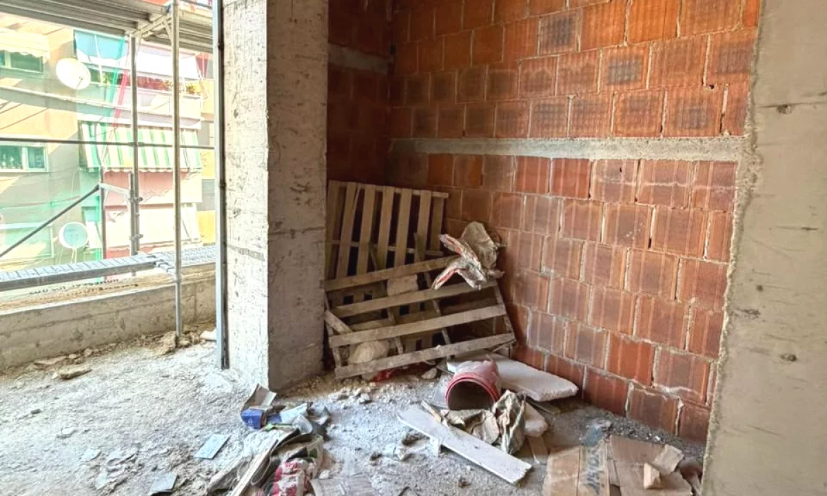 Shtepi ne shitje Apartament ne Tirane, 1+1, Mobilimi Bosh, pa mobiluar, Pagesa 304,100  Euro.