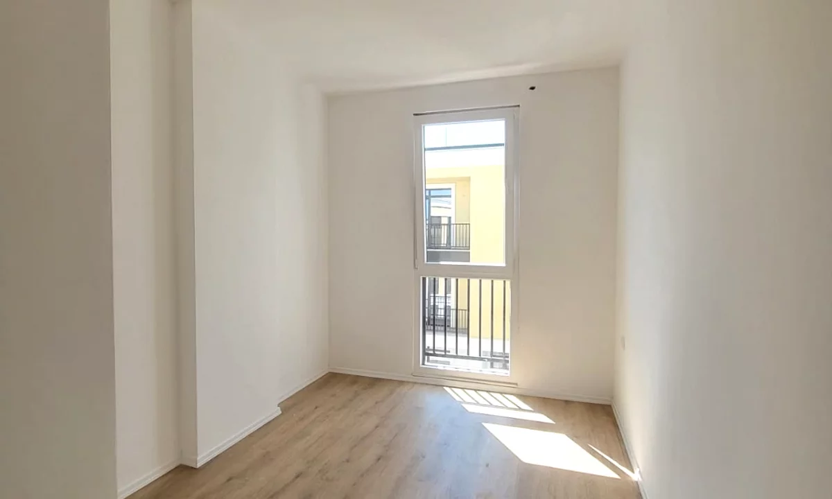 Shtepi ne shitje Apartament ne Tirane, 2+1, Mobilimi Bosh, pa mobiluar, Pagesa 142,600  Euro.