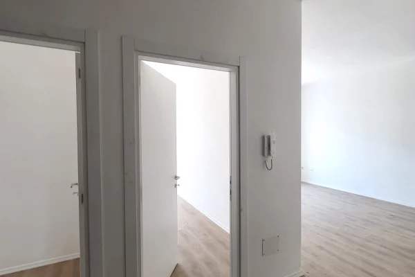 Shtepi ne shitje Apartament ne Tirane, 2+1, Mobilimi Bosh, pa mobiluar, Pagesa 142,600  Euro.