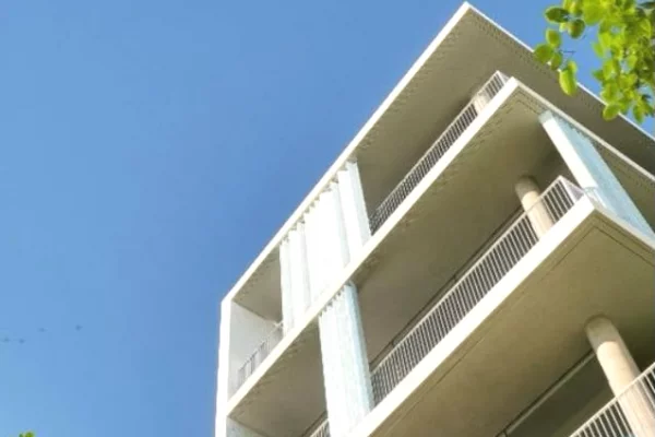 Shtepi ne shitje Apartament ne Tirane, 2+1, Mobilimi Bosh, pa mobiluar, Pagesa 133,500  Euro.