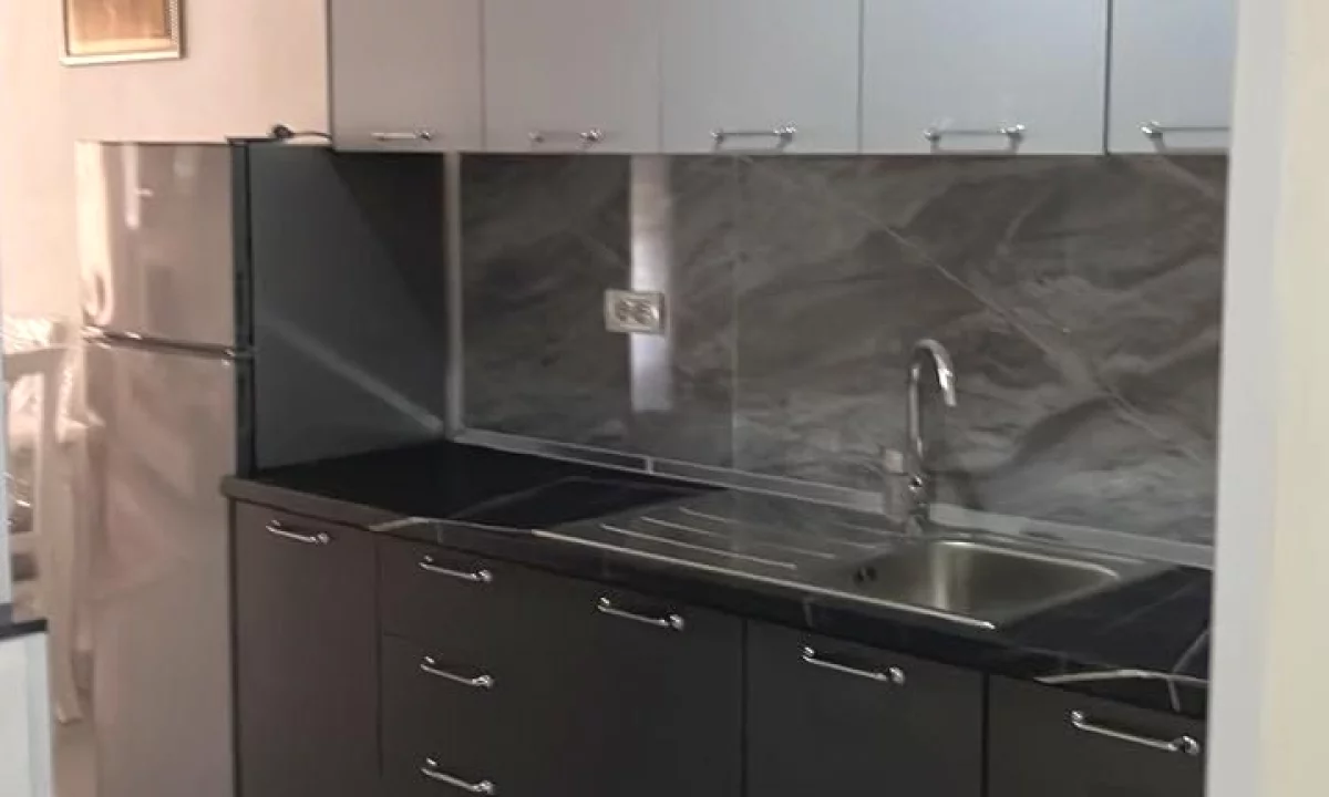 Shtepi me qera Apartament ne Tirane, 2+1, Mobilimi E mobiluar, Pagesa 55,000  Leke.