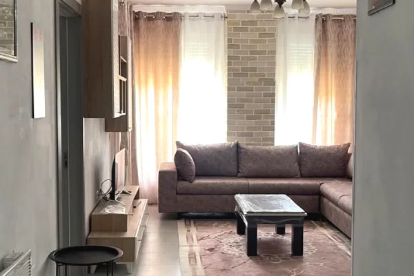 Shtepi me qera Apartament ne Tirane, 2+1, Mobilimi E mobiluar, Pagesa 55,000  Leke.