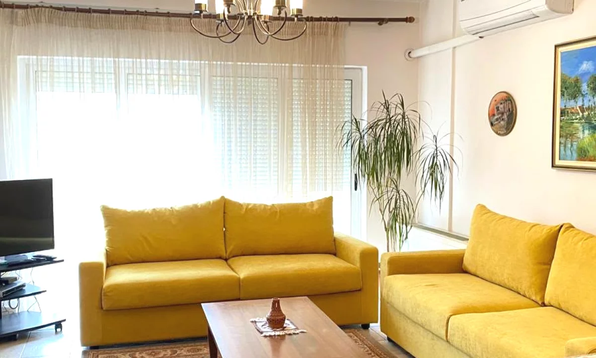 Shtepi me qera Apartament ne Tirane, 3+1, Mobilimi E mobiluar, Pagesa 135,000  Leke.