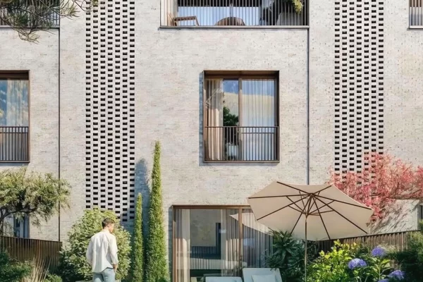 Shtepi ne shitje Apartament ne Tirane, 4+1, Mobilimi Bosh, pa mobiluar, Pagesa 600,000  Euro.