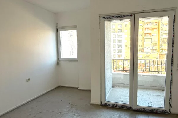 Shtepi ne shitje Apartament ne Tirane, 1+1, Mobilimi Bosh, pa mobiluar, Pagesa 210,714  Euro.