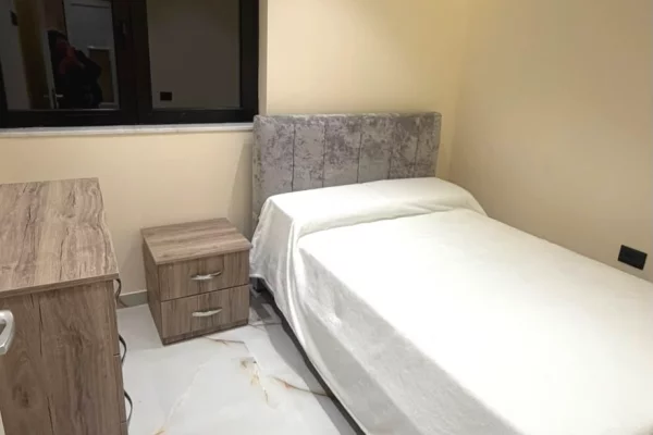 Shtepi me qera Apartament ne Tirane, 2+1, Mobilimi E mobiluar, Pagesa 700  Euro.