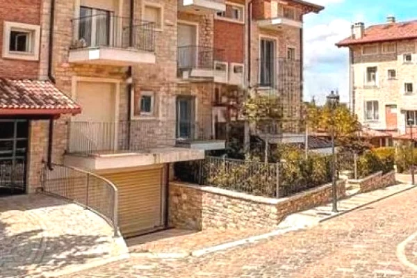 Shtepi ne shitje Vila Luksoze ne Tirane, 4+1, Mobilimi Bosh, pa mobiluar, Pagesa 1,000,000  Euro.
