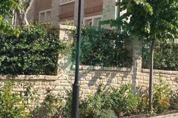 Shtepi ne shitje Vila Luksoze ne Tirane, 4+1, Mobilimi Bosh, pa mobiluar, Pagesa 1,000,000  Euro.