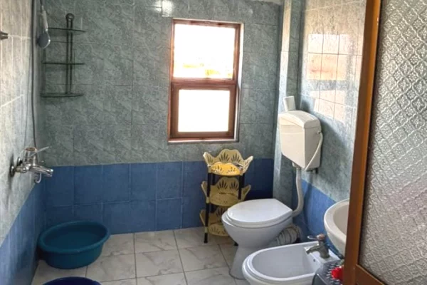 Shtepi me qera Apartament ne Tirane, 3+1, Mobilimi E mobiluar, Pagesa 400  Euro.