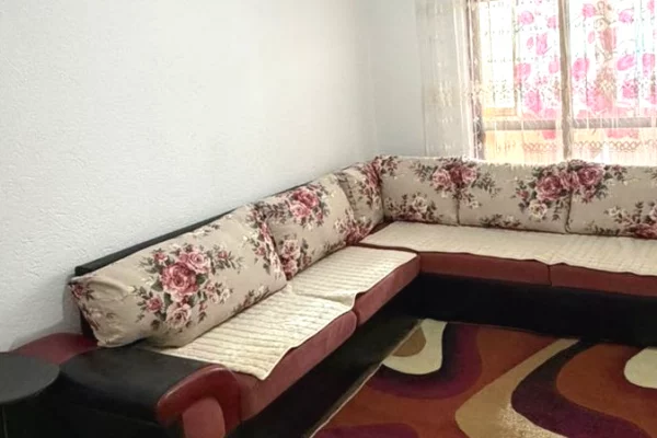Shtepi me qera Apartament ne Tirane, 3+1, Mobilimi E mobiluar, Pagesa 400  Euro.