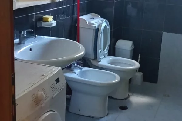Shtepi me qera Apartament ne Tirane, 2+1, Mobilimi E mobiluar, Pagesa 50,000  Leke.