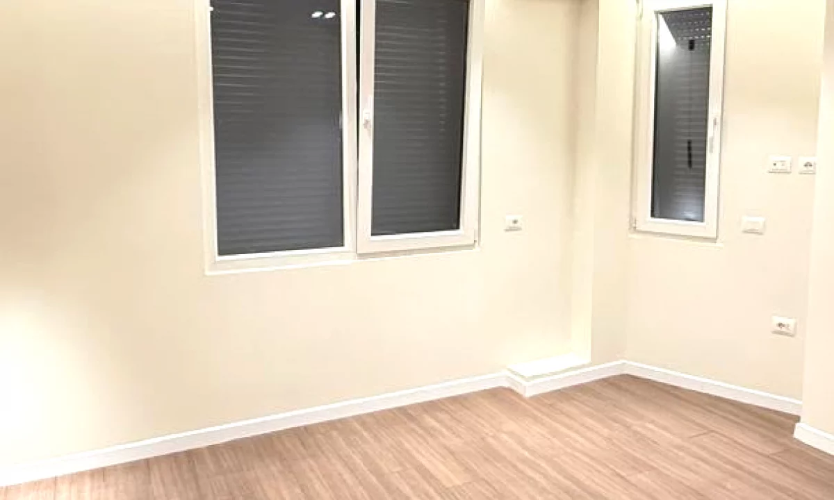 Shtepi ne shitje Apartament ne Tirane, 2+1, Mobilimi Pjeserisht e mobiluar, Pagesa 19,000,000  Leke.
