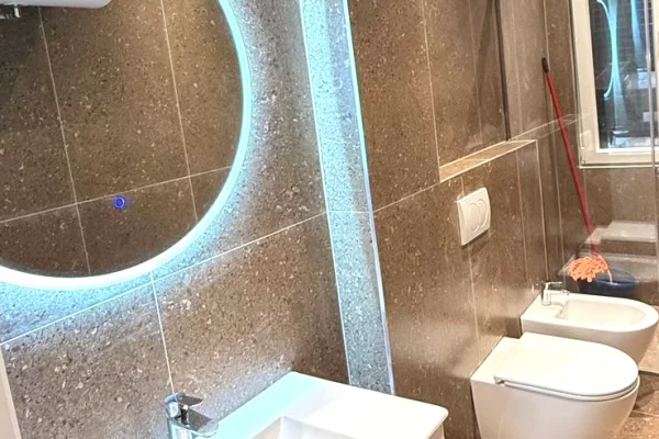 Shtepi ne shitje Apartament ne Tirane, 2+1, Mobilimi Pjeserisht e mobiluar, Pagesa 19,000,000  Leke.