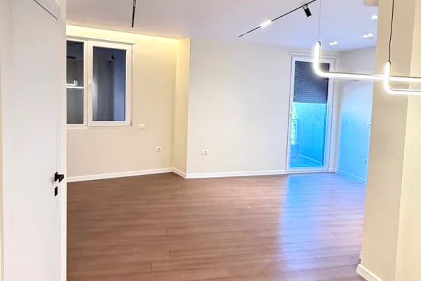 Shtepi ne shitje Apartament ne Tirane, 2+1, Mobilimi Pjeserisht e mobiluar, Pagesa 19,000,000  Leke.