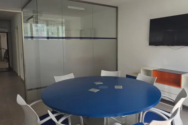 Ambient biznesi me qera 3+1 ne Tirane - 1,500 Euro