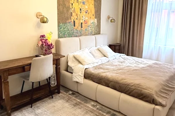 Shtepi ne shitje Apartament ne Tirane, 2+1, Mobilimi E mobiluar, Pagesa 235,000  Euro.