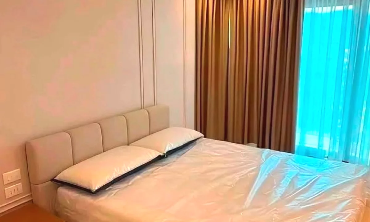 Shtepi me qera Papafingo(kati i catise) ne Tirane, 2+1, Mobilimi E mobiluar, Pagesa 2,500  Euro.
