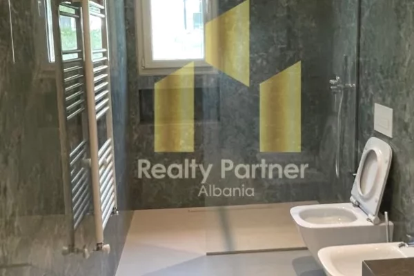 Shtepi ne shitje Apartament ne Tirane, 2+1, Mobilimi Pjeserisht e mobiluar, Pagesa 600,000  Euro.