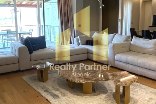 Shtepi ne shitje Apartament ne Tirane, 2+1, Mobilimi Pjeserisht e mobiluar, Pagesa 600,000  Euro.