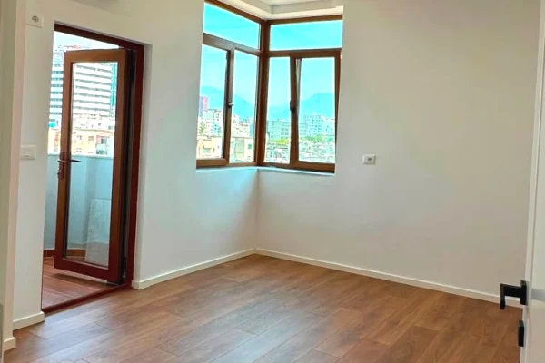 Shtepi ne shitje Apartament ne Tirane, 1+1, Mobilimi Pjeserisht e mobiluar, Pagesa 143,000  Euro.