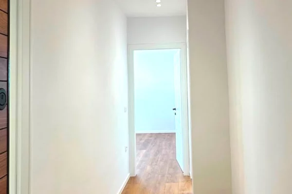 Shtepi ne shitje Apartament ne Tirane, 1+1, Mobilimi Pjeserisht e mobiluar, Pagesa 143,000  Euro.