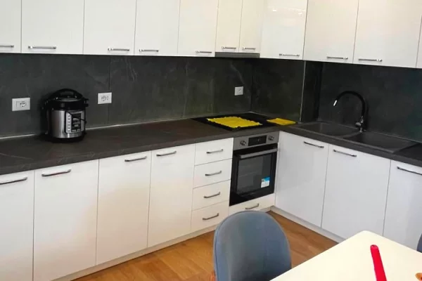 Shtepi me qera Apartament ne Tirane, 2+1, Mobilimi E mobiluar, Pagesa 97,000  Leke.