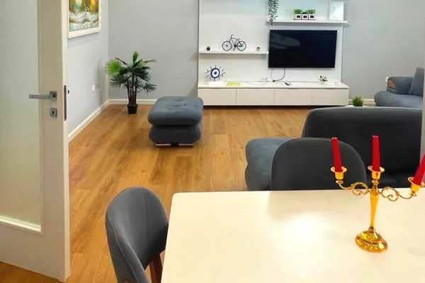 Shtepi me qera Apartament ne Tirane, 2+1, Mobilimi E mobiluar, Pagesa 97,000  Leke.