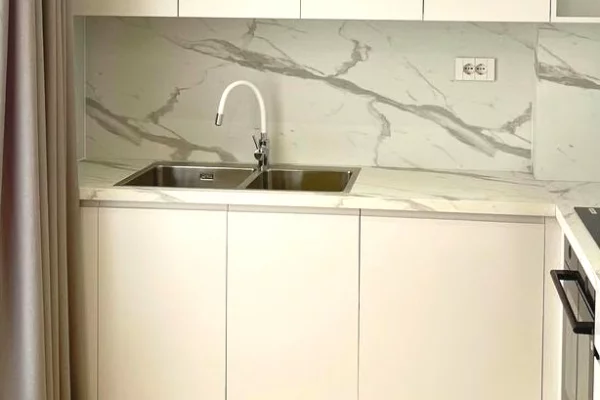 Shtepi me qera Apartament ne Tirane, 1+1, Mobilimi E mobiluar, Pagesa 1,200  Euro.