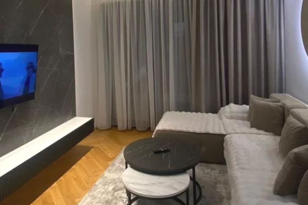 Shtepi me qera Apartament ne Tirane, 1+1, Mobilimi E mobiluar, Pagesa 1,200  Euro.