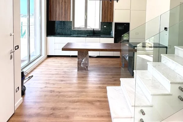 Shtepi me qera Vila Luksoze ne Tirane, 4+1, Mobilimi E mobiluar, Pagesa 4,000  Euro.