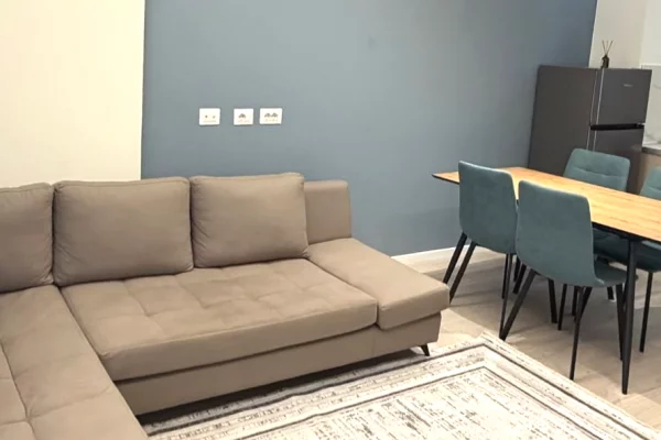 Shtepi me qera Apartament ne Tirane, 1+1, Mobilimi E mobiluar, Pagesa 650  Euro.