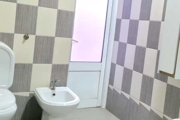 Shtepi me qera Apartament ne Tirane, 3+1, Mobilimi E mobiluar, Pagesa 850  Euro.