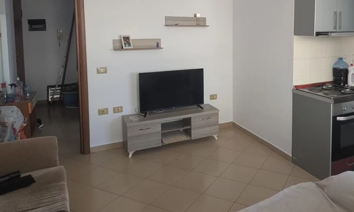 Shtepi me qera Apartament ne Tirane, 1+1, Mobilimi E mobiluar, Pagesa 38,000  Leke.