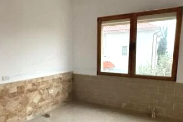Shtepi ne shitje Vila Luksoze ne Tirane, 7+1, Mobilimi Pjeserisht e mobiluar, Pagesa 547,000  Euro.