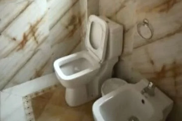 Shtepi ne shitje Vila Luksoze ne Tirane, 7+1, Mobilimi Pjeserisht e mobiluar, Pagesa 547,000  Euro.