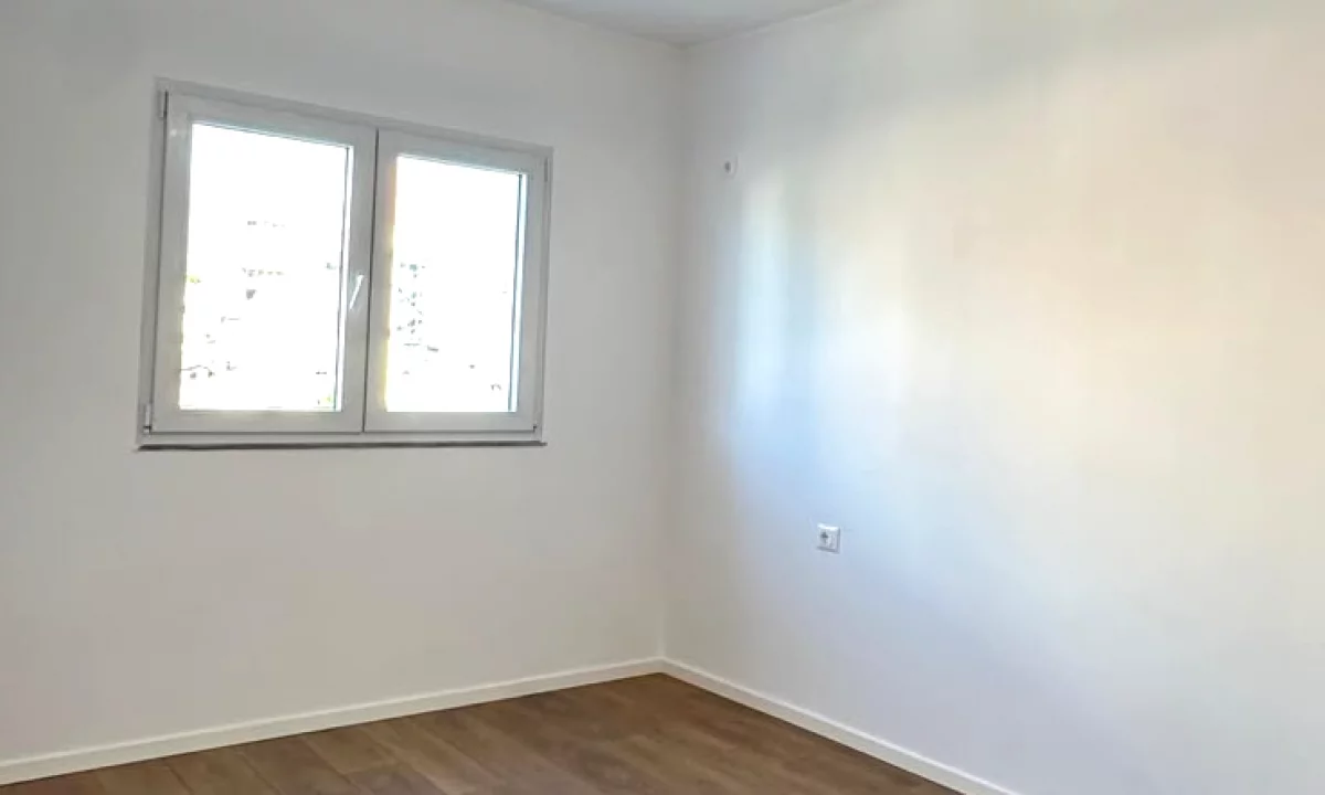 Shtepi ne shitje Apartament ne Tirane, 2+1, Mobilimi Pjeserisht e mobiluar, Pagesa 193,000  Euro.