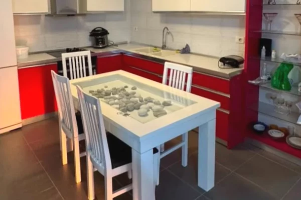 Shtepi me qera 2+1 ne Tirane - 600 Euro