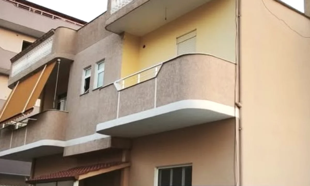 Shtepi ne shitje Duplex(shtepi me 2 kate) ne Elbasan, 5+1, Mobilimi E mobiluar, Pagesa 19,000,000  Leke.