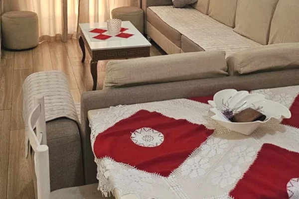 Shtepi me qera 2+1 ne Tirane - 50,000 Leke