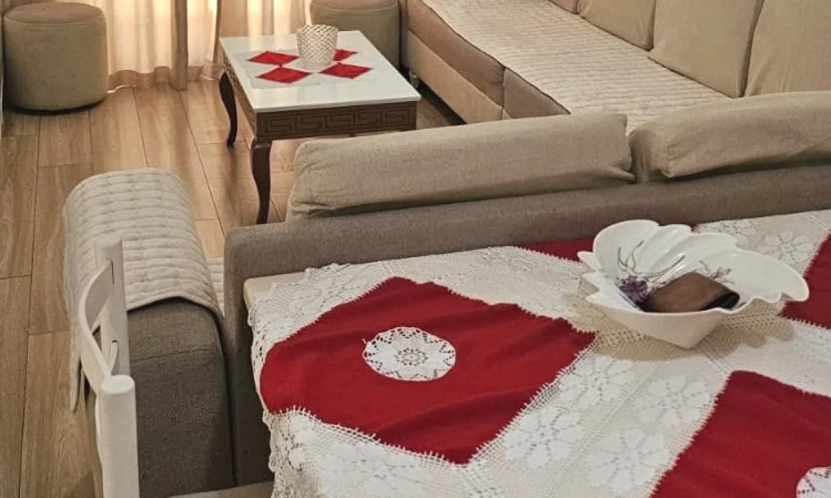 Shtepi me qera Apartament ne Tirane, 2+1, Mobilimi E mobiluar, Pagesa 50,000  Leke.