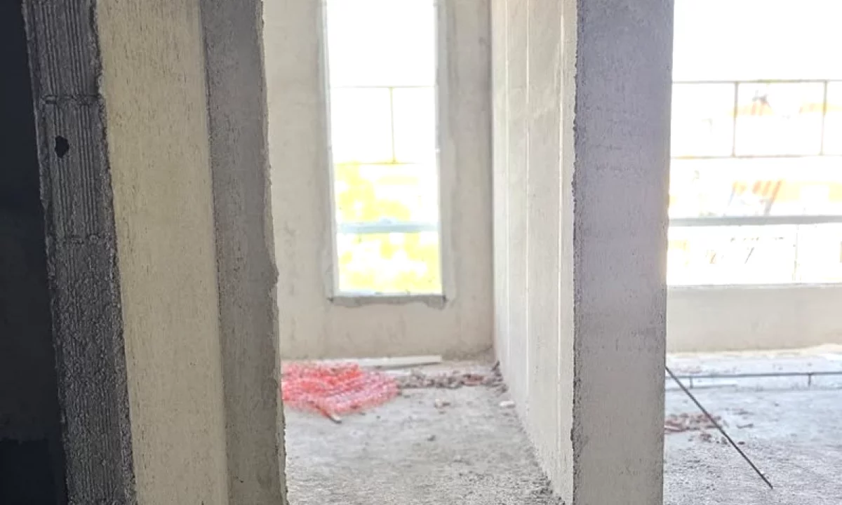 Shtepi ne shitje Apartament ne Tirane, 1+1, Mobilimi Bosh, pa mobiluar, Pagesa 88,100  Euro.