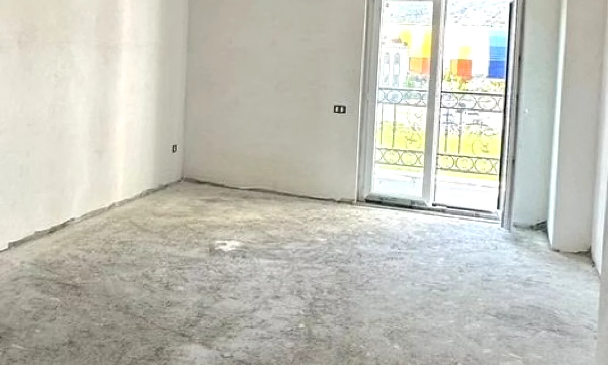 Shtepi ne shitje Apartament ne Tirane, 2+1, Mobilimi Bosh, pa mobiluar, Pagesa 223,600  Euro.