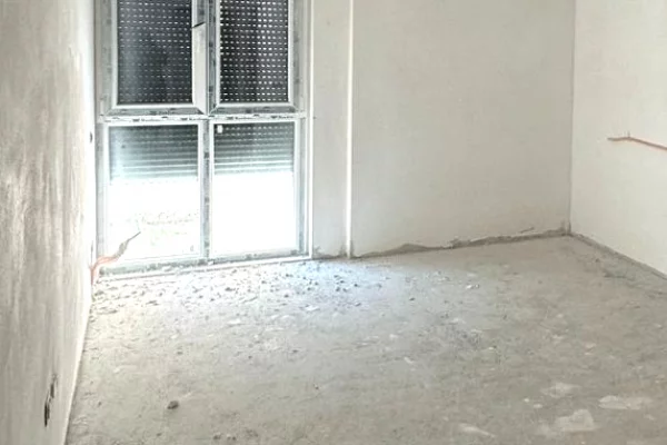 Shtepi ne shitje Apartament ne Tirane, 2+1, Mobilimi Bosh, pa mobiluar, Pagesa 223,600  Euro.