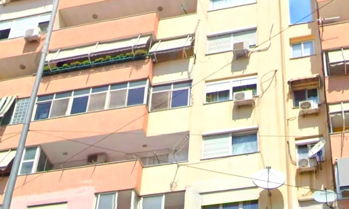 Shtepi ne shitje Apartament ne Tirane, 2+1, Mobilimi Bosh, pa mobiluar, Pagesa Me Marreveshje.