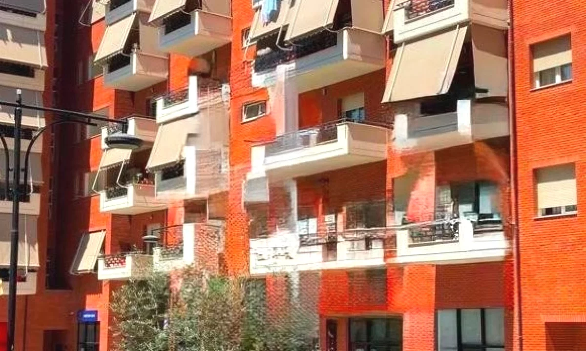 Shtepi ne shitje Apartament ne Tirane, 2+1, Mobilimi Bosh, pa mobiluar, Pagesa 15,000,000  Leke.