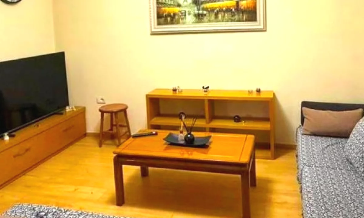 Shtepi me qera Apartament ne Tirane, 3+1, Mobilimi E mobiluar, Pagesa 50,000  Leke.