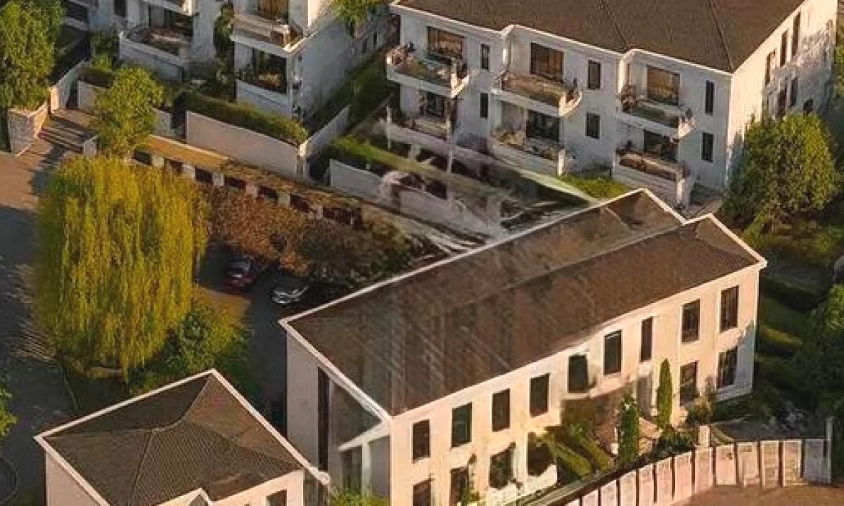 Shtepi ne shitje Vila Luksoze ne Tirane, 3+1, Mobilimi Bosh, pa mobiluar, Pagesa 663,500  Euro.