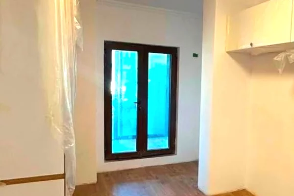 Shtepi ne shitje Apartament ne Tirane, 2+1, Mobilimi Pjeserisht e mobiluar, Pagesa 290,000  Euro.